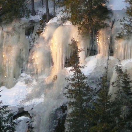 Kan-A-Mouche Pourvoirie Auberge Et Chalets Saint-Michel Kültér fotó