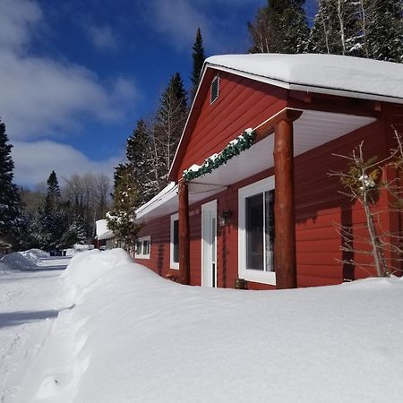 Kan-A-Mouche Pourvoirie Auberge Et Chalets Saint-Michel Kültér fotó