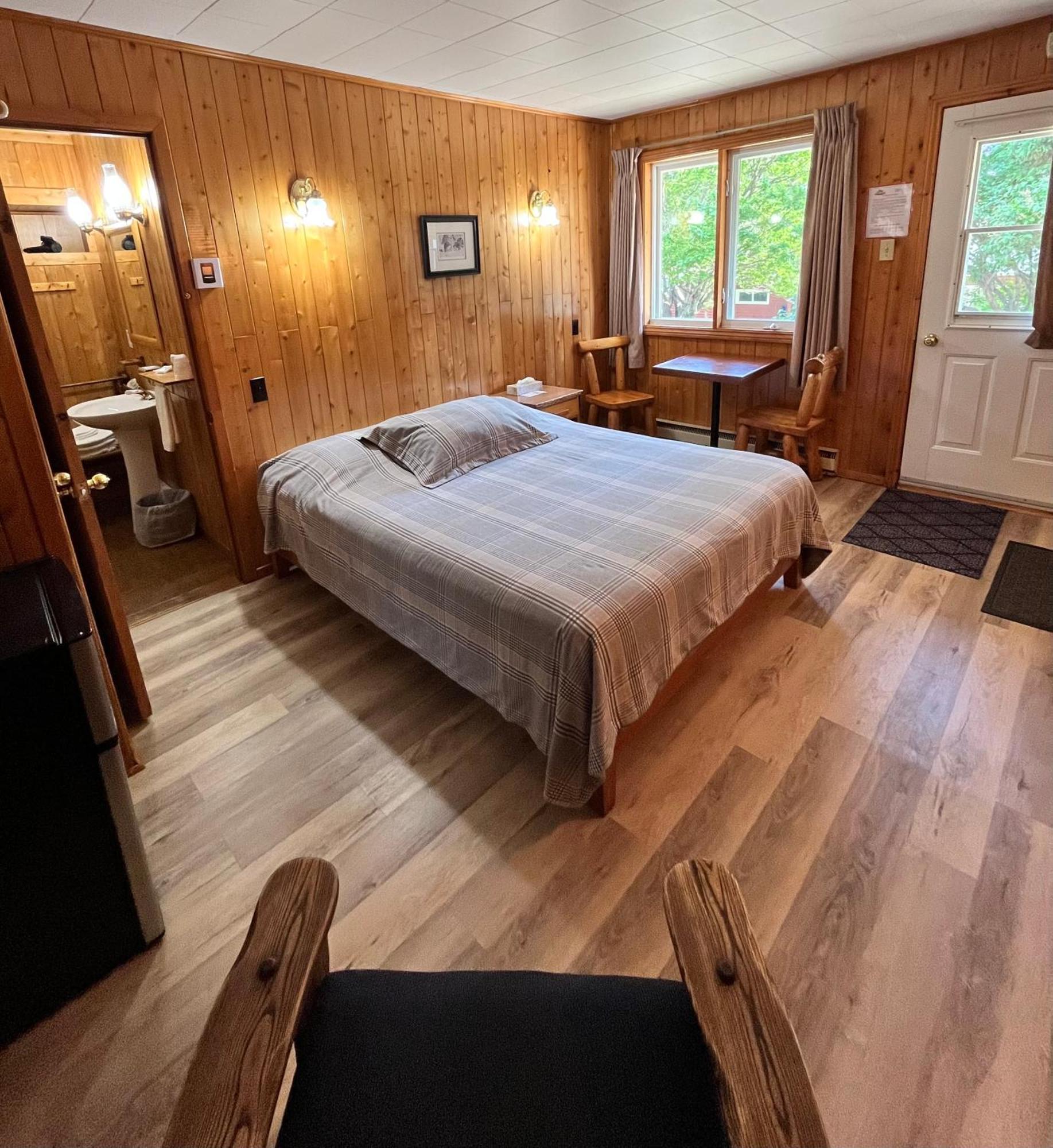 Kan-A-Mouche Pourvoirie Auberge Et Chalets Saint-Michel Kültér fotó