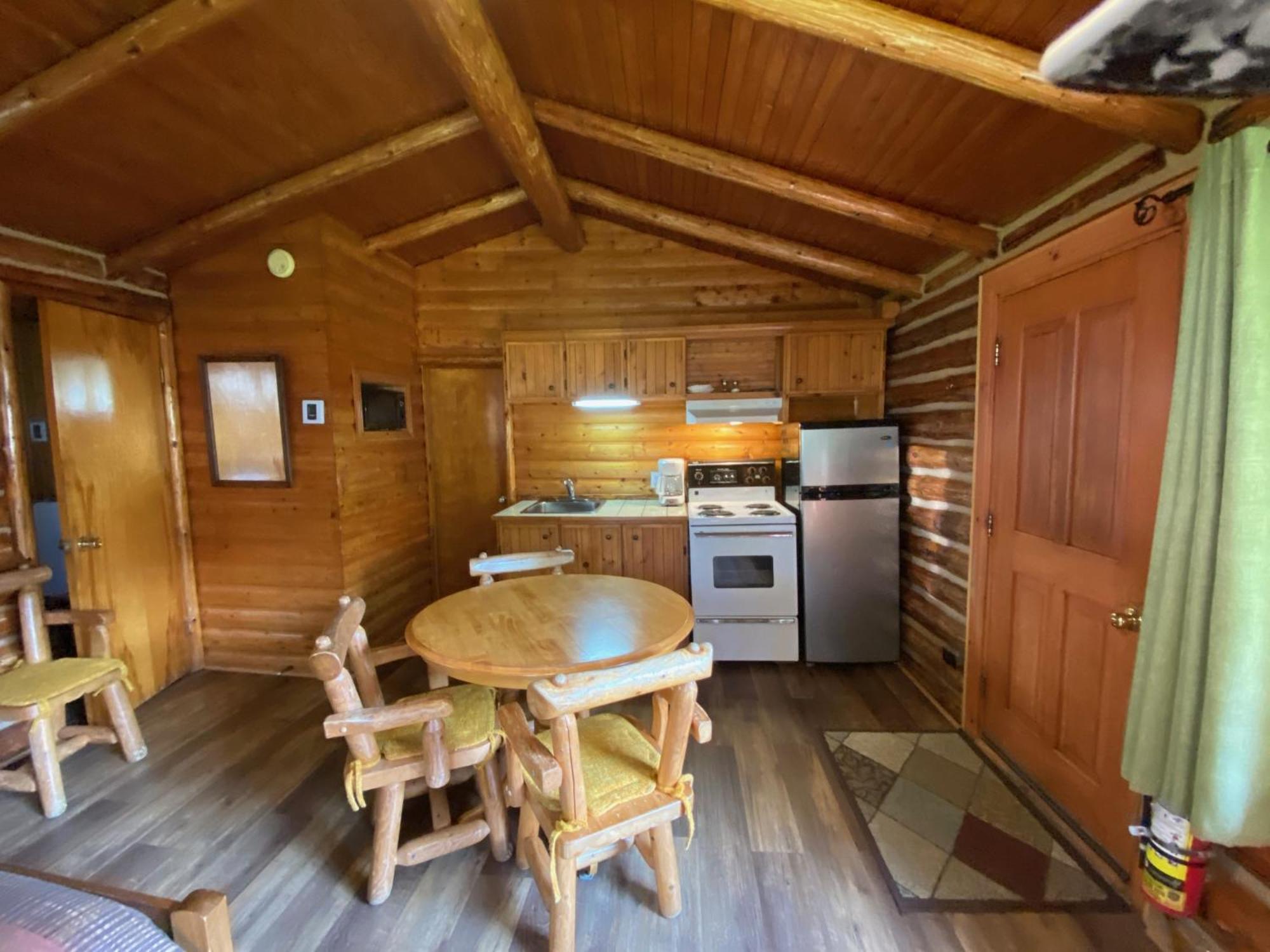 Kan-A-Mouche Pourvoirie Auberge Et Chalets Saint-Michel Szoba fotó