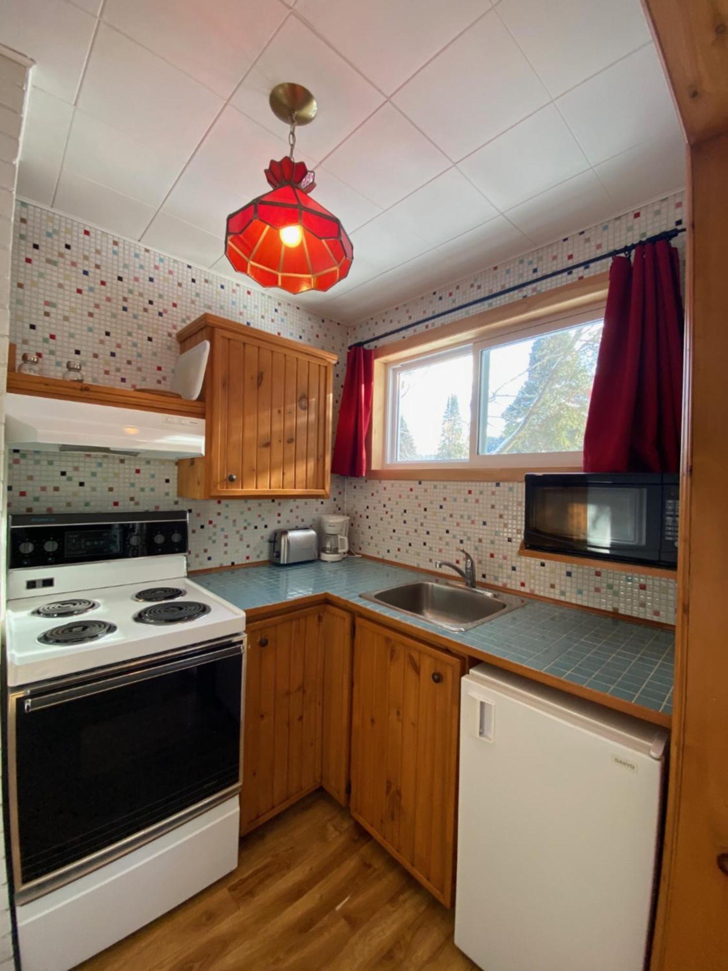 Kan-A-Mouche Pourvoirie Auberge Et Chalets Saint-Michel Szoba fotó