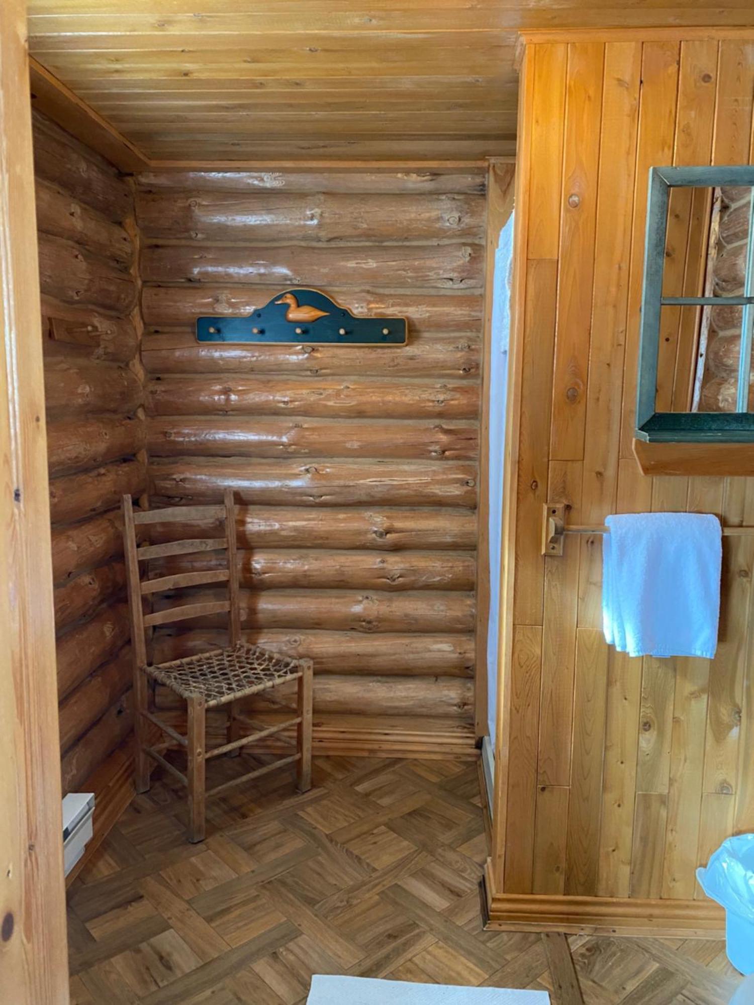 Kan-A-Mouche Pourvoirie Auberge Et Chalets Saint-Michel Szoba fotó
