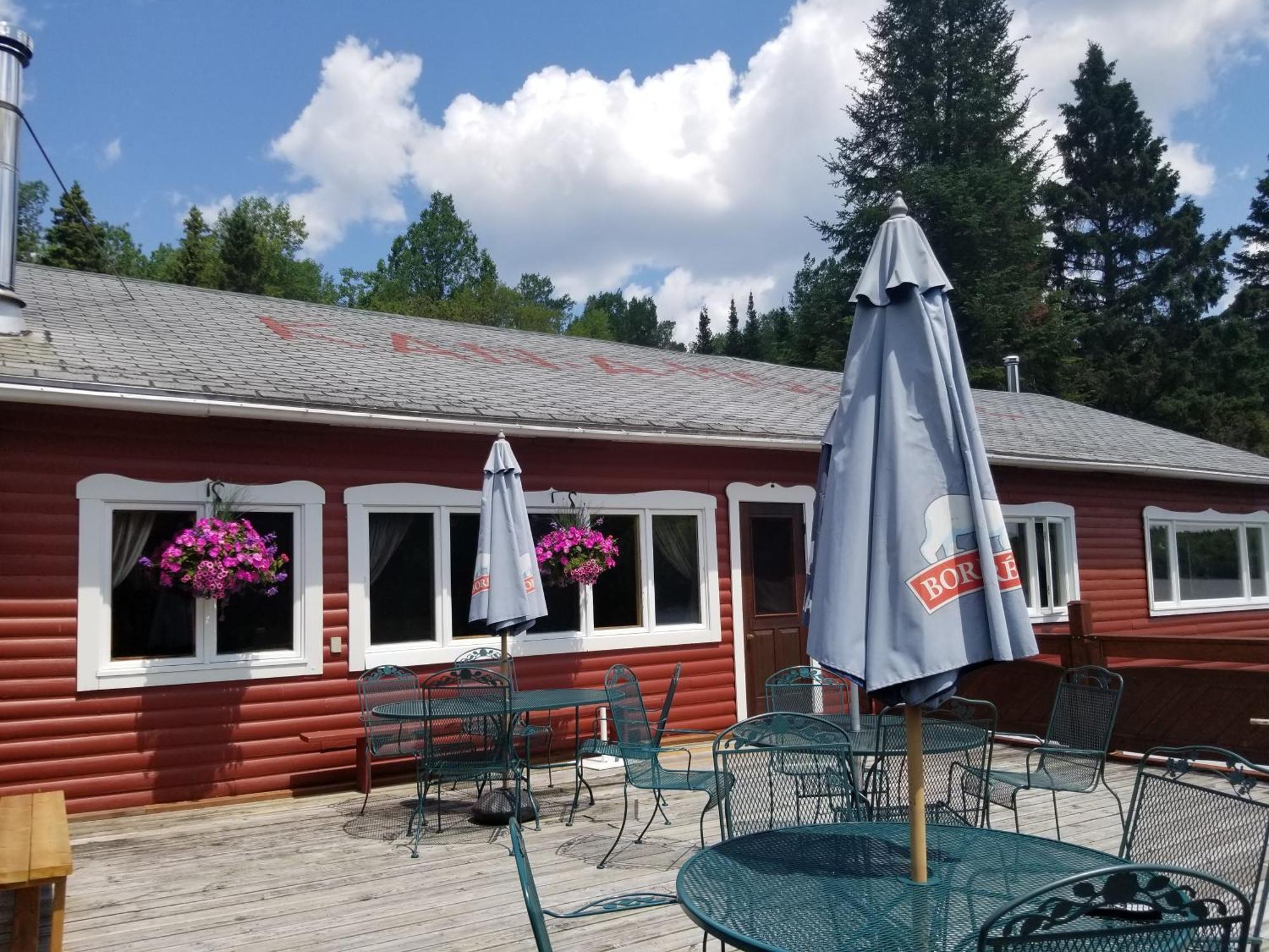 Kan-A-Mouche Pourvoirie Auberge Et Chalets Saint-Michel Kültér fotó