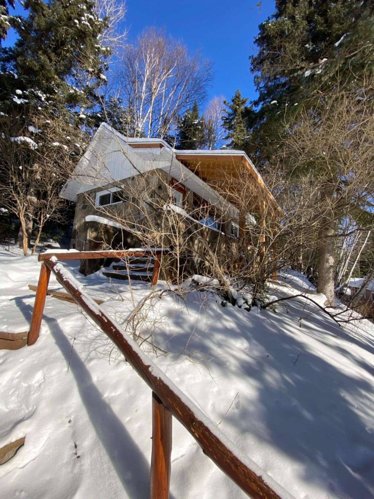 Kan-A-Mouche Pourvoirie Auberge Et Chalets Saint-Michel Kültér fotó