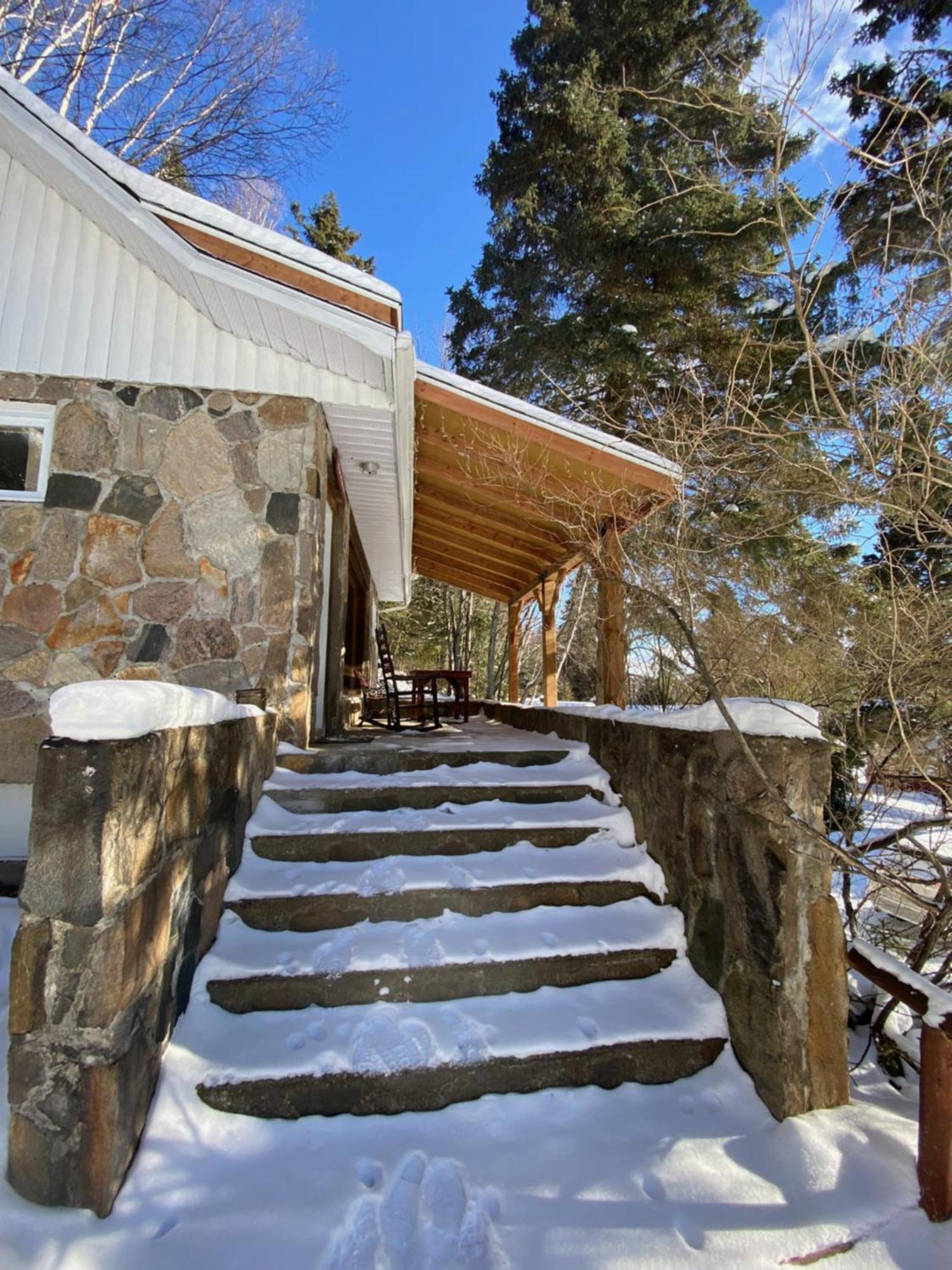 Kan-A-Mouche Pourvoirie Auberge Et Chalets Saint-Michel Kültér fotó