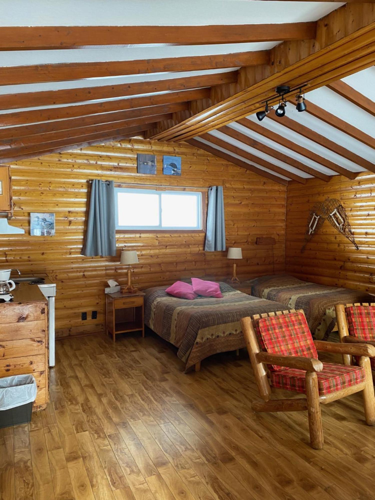 Kan-A-Mouche Pourvoirie Auberge Et Chalets Saint-Michel Szoba fotó