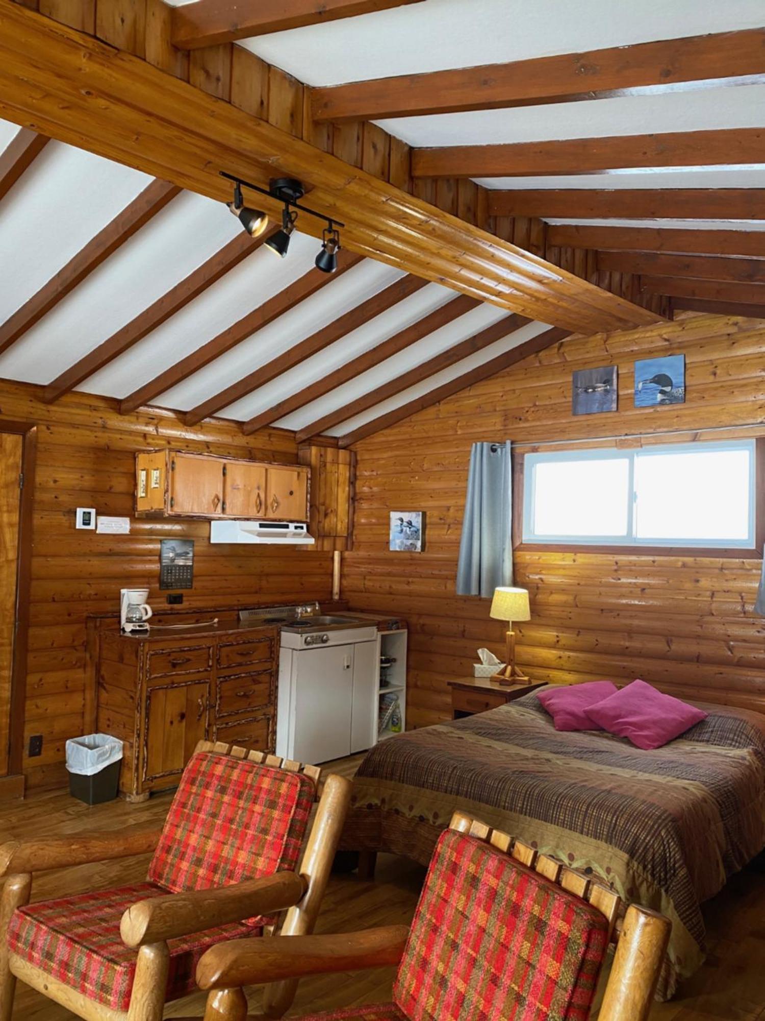 Kan-A-Mouche Pourvoirie Auberge Et Chalets Saint-Michel Szoba fotó