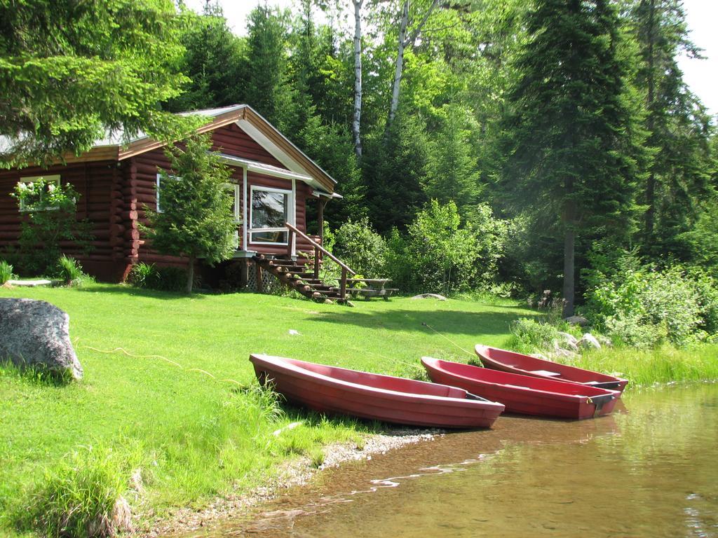 Kan-A-Mouche Pourvoirie Auberge Et Chalets Saint-Michel Kültér fotó