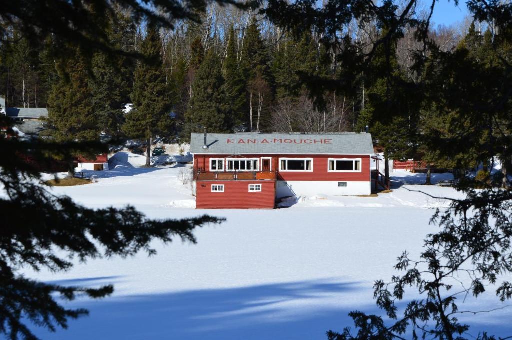 Kan-A-Mouche Pourvoirie Auberge Et Chalets Saint-Michel Kültér fotó