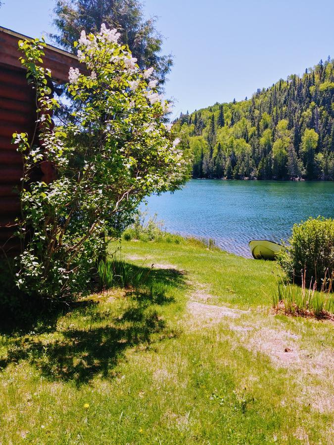 Kan-A-Mouche Pourvoirie Auberge Et Chalets Saint-Michel Kültér fotó