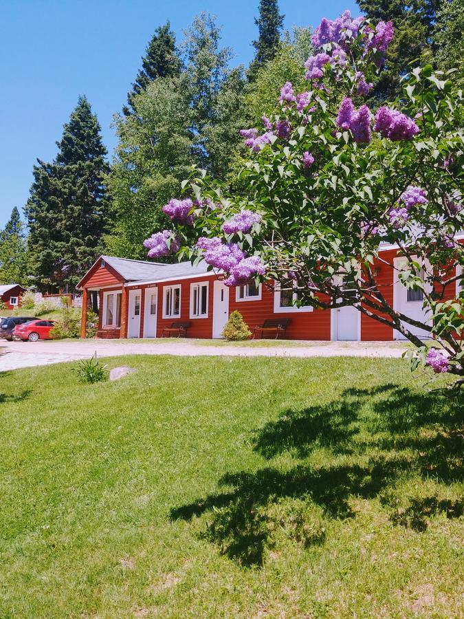 Kan-A-Mouche Pourvoirie Auberge Et Chalets Saint-Michel Kültér fotó