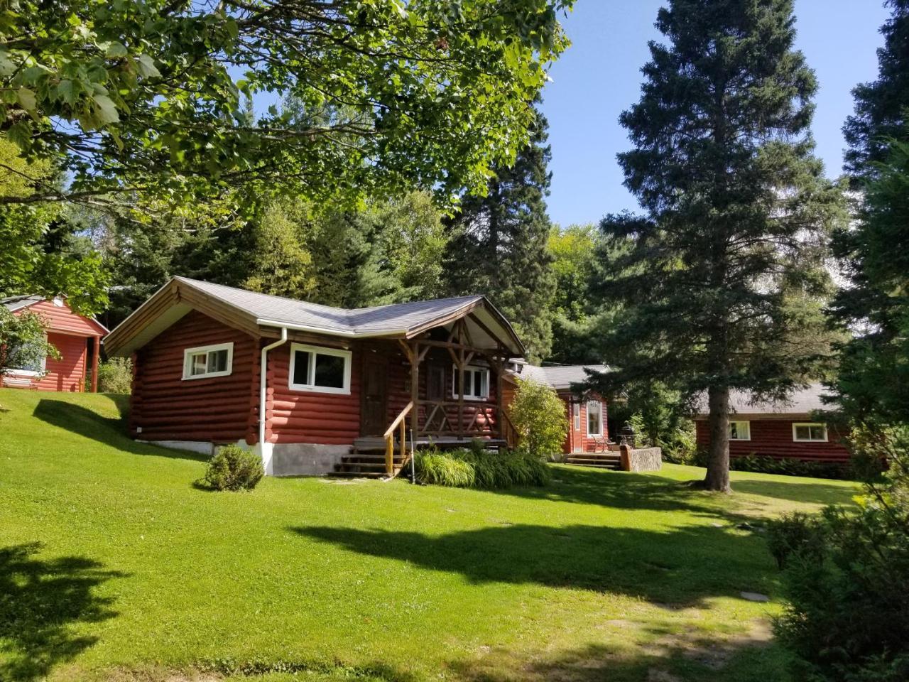 Kan-A-Mouche Pourvoirie Auberge Et Chalets Saint-Michel Kültér fotó