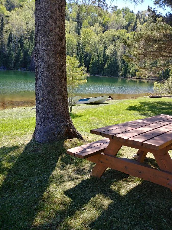 Kan-A-Mouche Pourvoirie Auberge Et Chalets Saint-Michel Kültér fotó