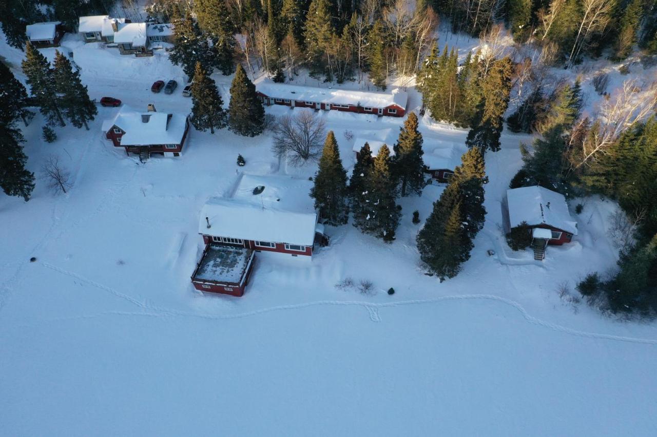 Kan-A-Mouche Pourvoirie Auberge Et Chalets Saint-Michel Kültér fotó