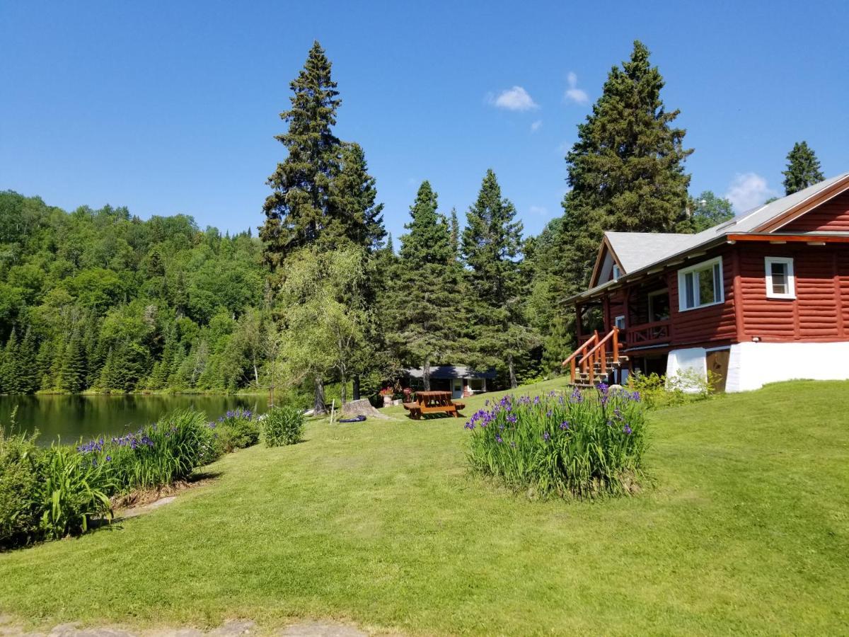 Kan-A-Mouche Pourvoirie Auberge Et Chalets Saint-Michel Kültér fotó